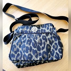 Baggalini Leppard Print purse crossbody. Great for traveling.